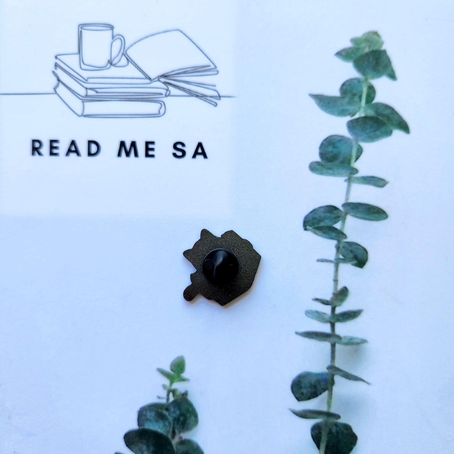 Cute Reader Brooch